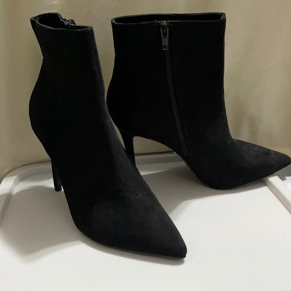 Thalia Sodi Heel boot